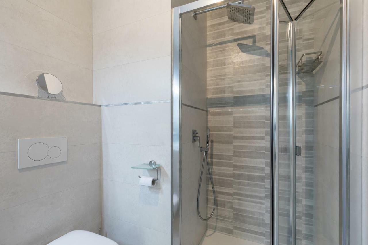 Luxury Beach Front Apartment With Pool Valensiya Dış mekan fotoğraf
